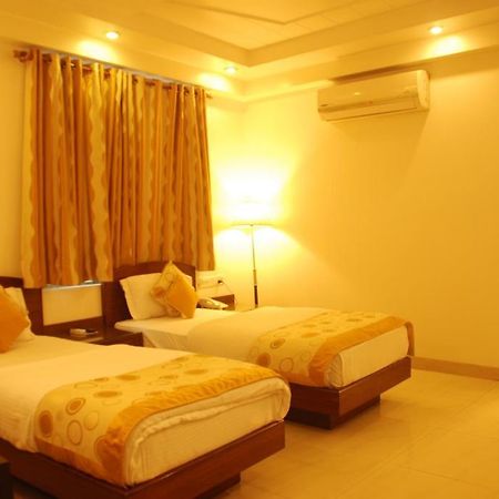 Hotel Shipra International Ню Делхи Екстериор снимка
