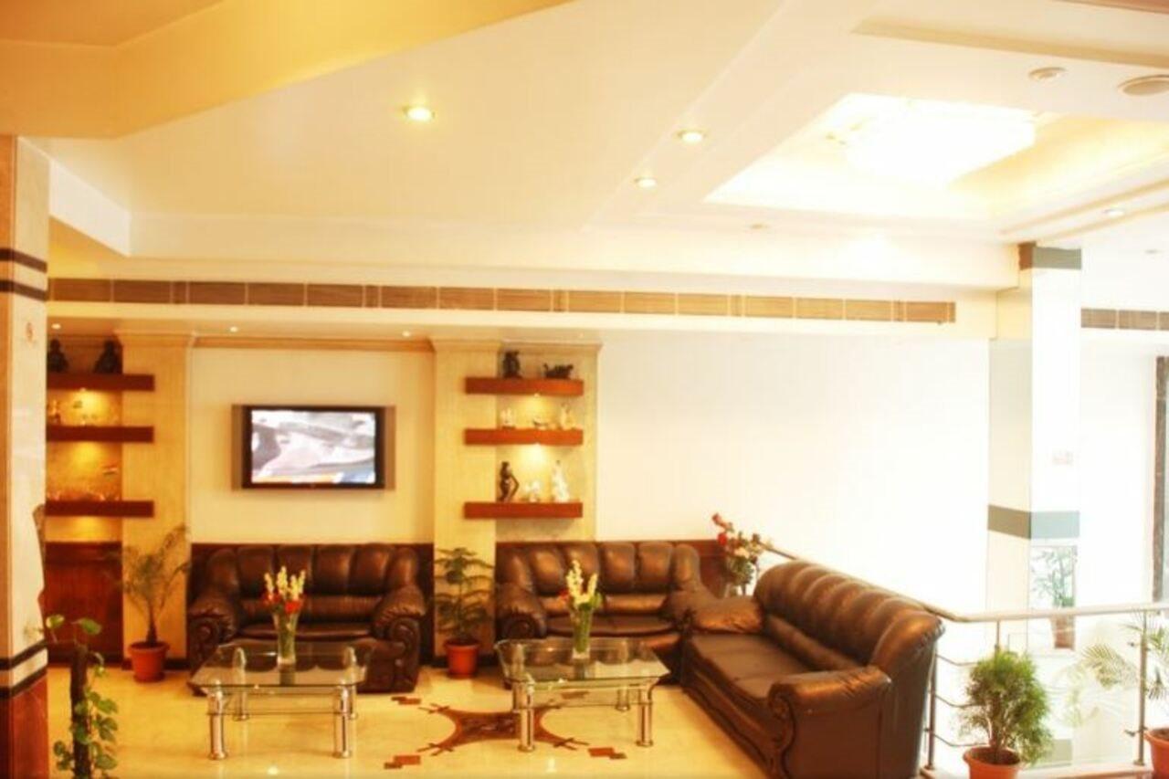 Hotel Shipra International Ню Делхи Екстериор снимка