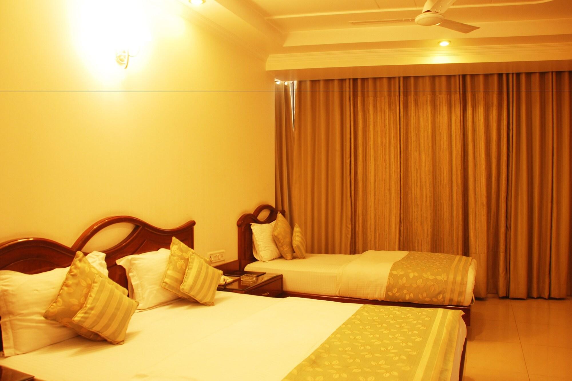 Hotel Shipra International Ню Делхи Екстериор снимка