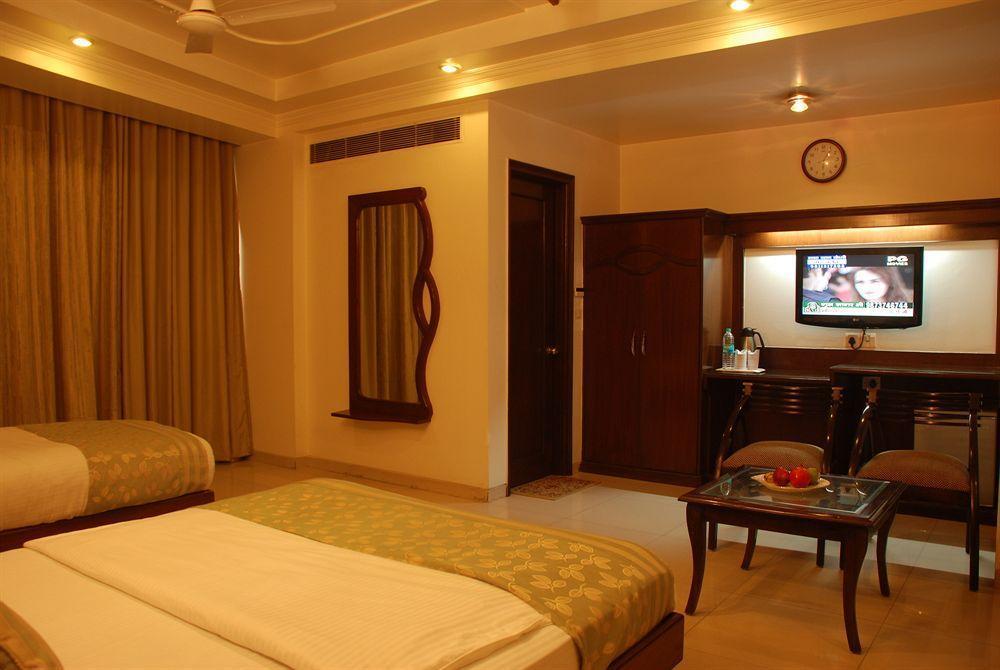 Hotel Shipra International Ню Делхи Стая снимка