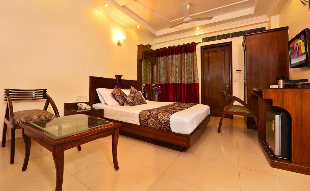 Hotel Shipra International Ню Делхи Екстериор снимка