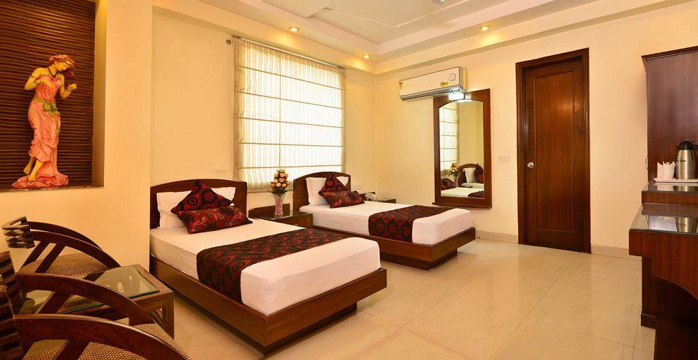 Hotel Shipra International Ню Делхи Екстериор снимка