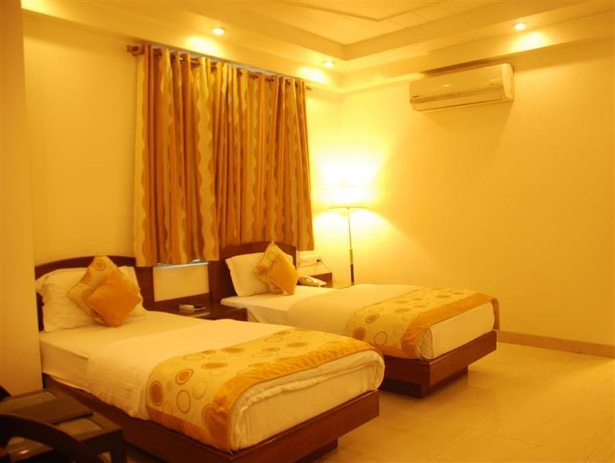 Hotel Shipra International Ню Делхи Екстериор снимка