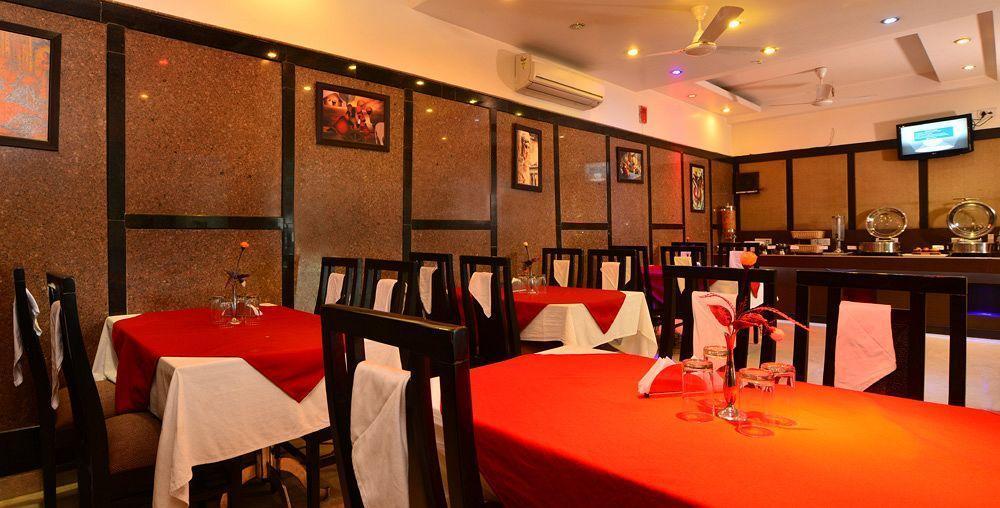 Hotel Shipra International Ню Делхи Екстериор снимка