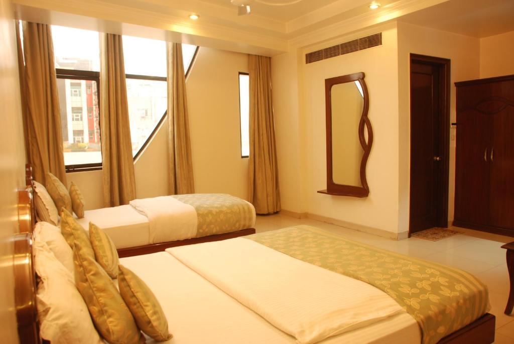 Hotel Shipra International Ню Делхи Екстериор снимка