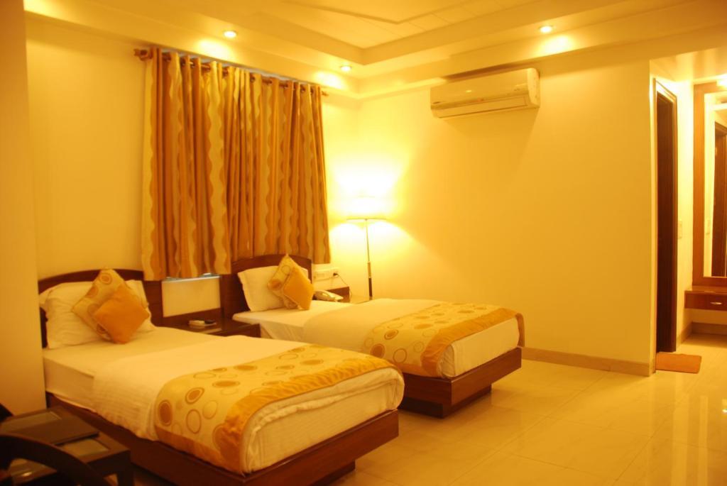 Hotel Shipra International Ню Делхи Екстериор снимка