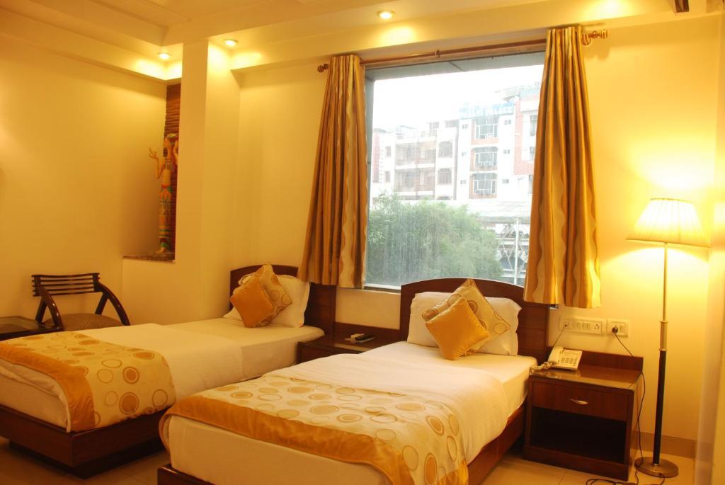 Hotel Shipra International Ню Делхи Екстериор снимка