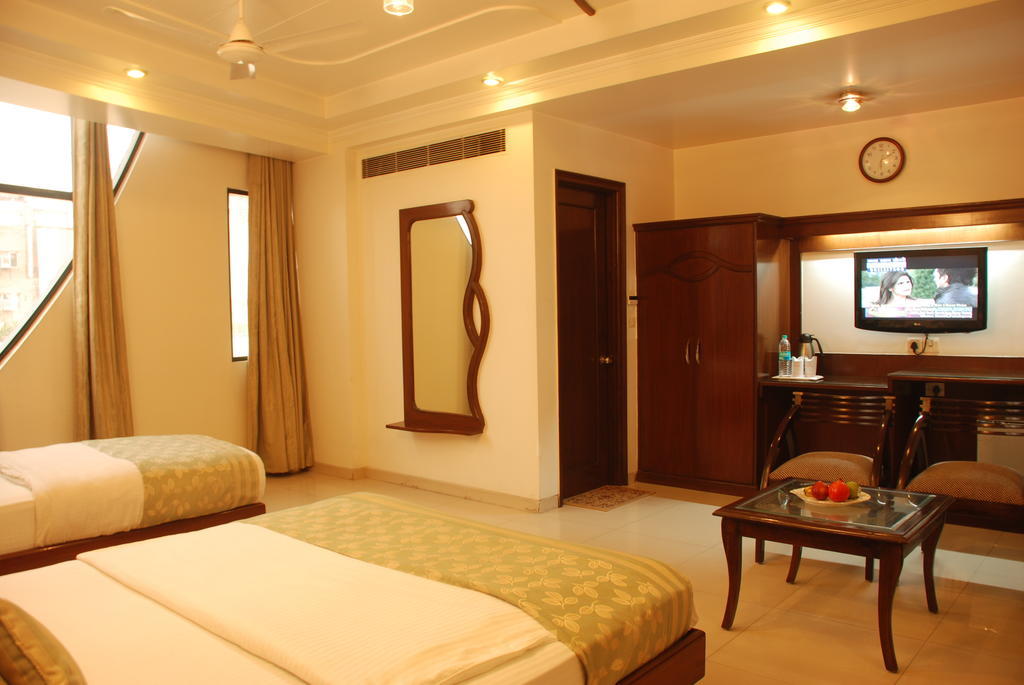 Hotel Shipra International Ню Делхи Екстериор снимка