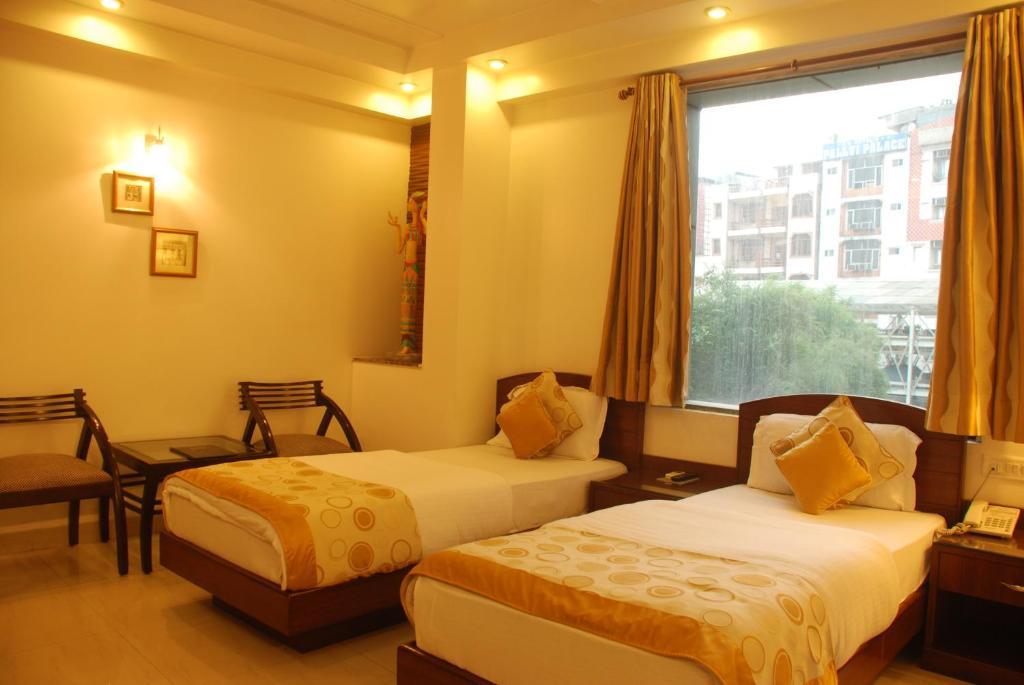 Hotel Shipra International Ню Делхи Екстериор снимка