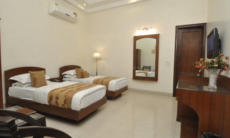 Hotel Shipra International Ню Делхи Екстериор снимка