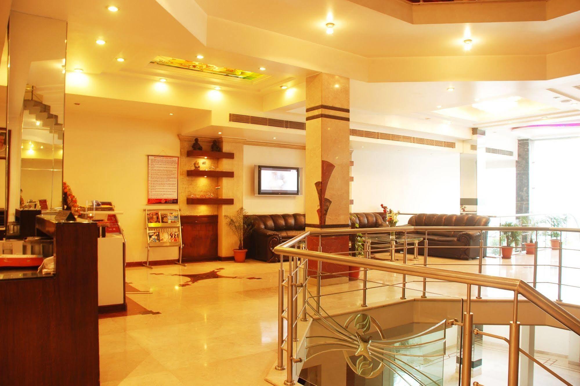 Hotel Shipra International Ню Делхи Екстериор снимка