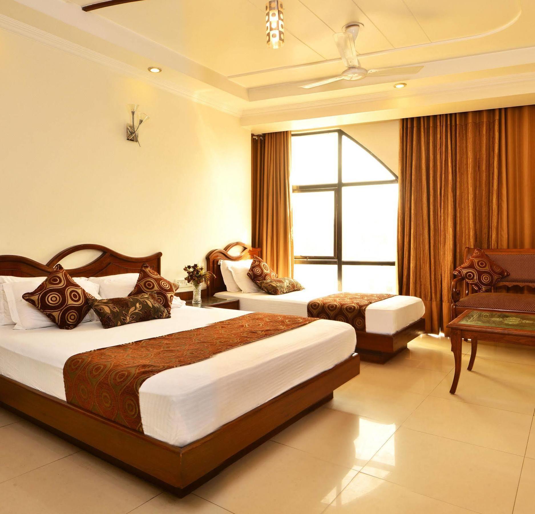 Hotel Shipra International Ню Делхи Екстериор снимка